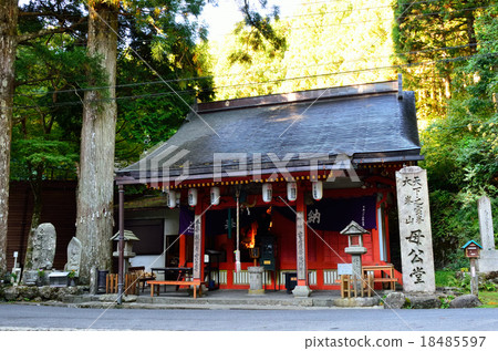 Motherhood of Omineyama temple: Nara Motherhood of Omineyama temple: Nara 18485597