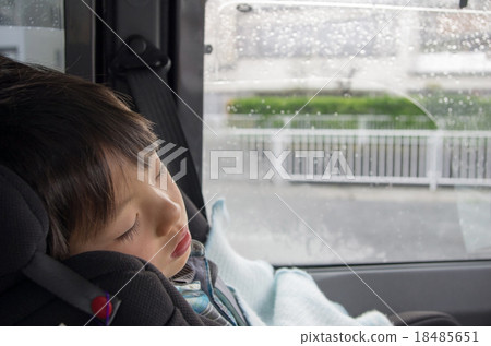 兒童座椅鬆了一口氣 18485651