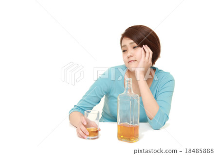 一個醉酒的女人 一個醉酒的女人 18485888