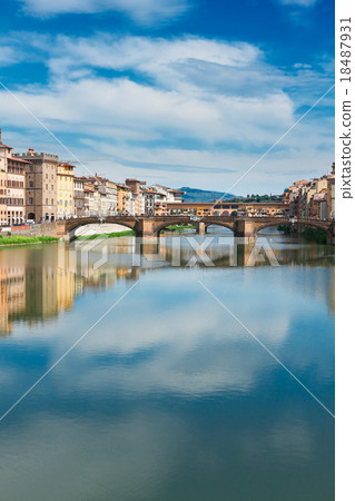 Ponte Santa Trinita bridge over the Arno River 18487931