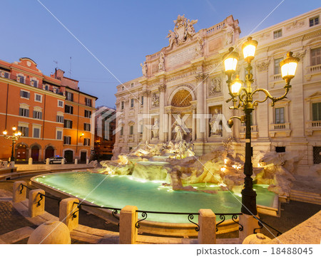 Fountain di Trevi in Rome, Italy 18488045