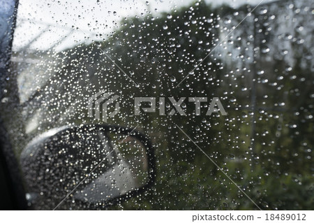 Abstract bokeh from raindrops on glass after rain 18489012