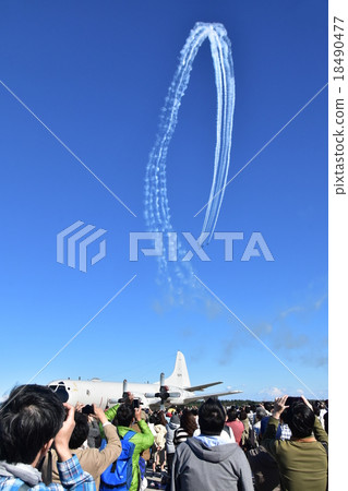 特技飛行和觀眾 18490477