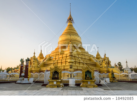 Kuthodaw Pagoda in Mandalay, Myanmar 18492085