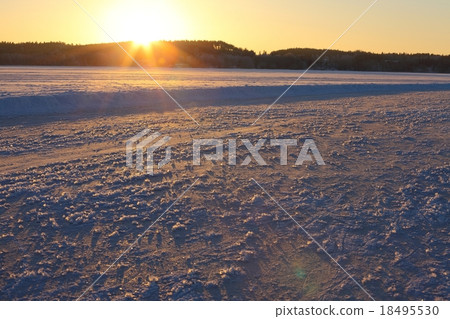 Frozen lake sunset Frozen lake sunset 18495530