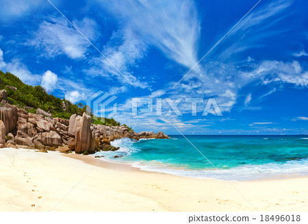 Tropical beach at Seychelles 18496018