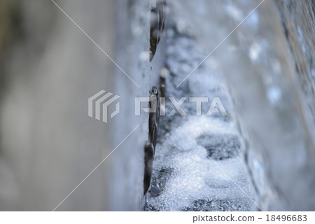 Bow haze climbing the wall 18496683