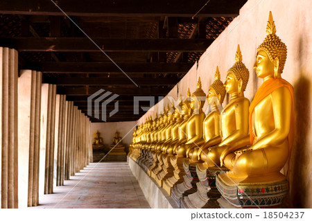 Buddha images in Putthaisawan Temple, Ayutthaya 18504237
