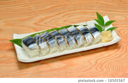 秋天味道秋刀魚(秋天香魚)壽司(被按的壽司)。 秋天味道秋刀魚(秋天香魚)壽司(被按的壽司)。 18505567