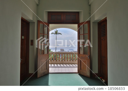 deambulatory of university hall of hku 18506833