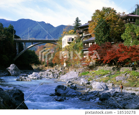 在秋天的山谷 18510278