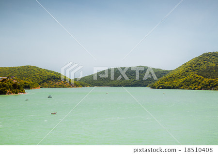 View of the lake Abrau  18510408