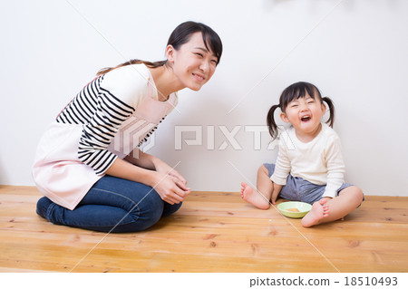 Snack time 18510493