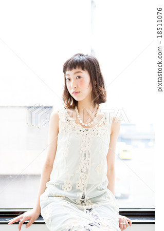 Cool woman Cool woman 18511076