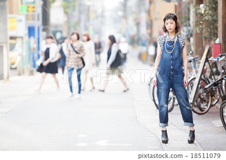 Cool woman Cool woman 18511079