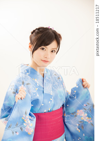 一個女人穿著浴衣 一個女人穿著浴衣 18511217