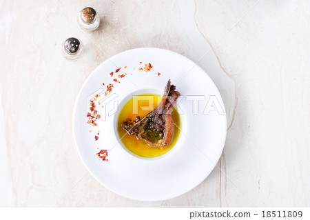 Well done grilled lamb chop 18511809