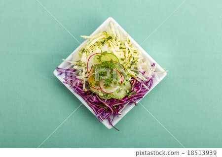 raw vegetable salad 18513939