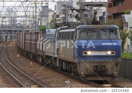 Within Hyogo Prefecture: Freight train traveling on the JR Kobe Line (EF200 type towed) Within Hyogo Prefecture: Freight train traveling on the JR Kobe Line (EF200 type towed) 18514160