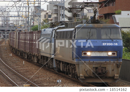 Within Hyogo Prefecture: Freight train traveling on the JR Kobe Line (EF200 type towed) 18514162