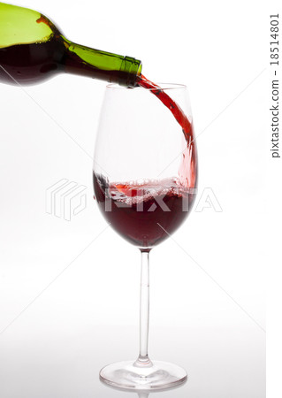 Red wine pouring Red wine pouring 18514801