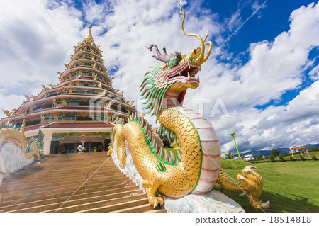 Dragon Statue with Pagoda of Wat Huay pla kang 18514818