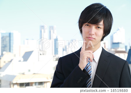 Men in their 20s in suit 18519880