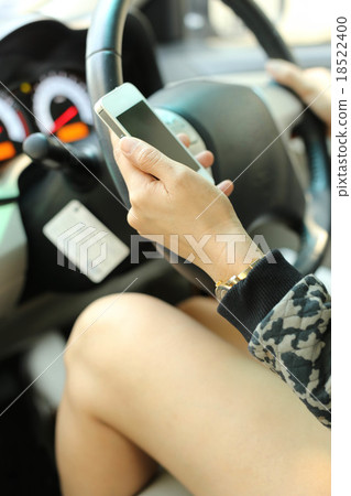 Driving using cellphone is dangerous 18522400