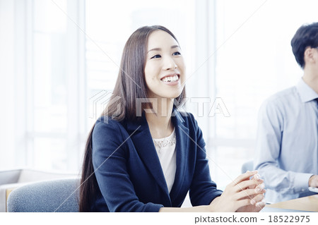 Meeting in the conference room 18522975