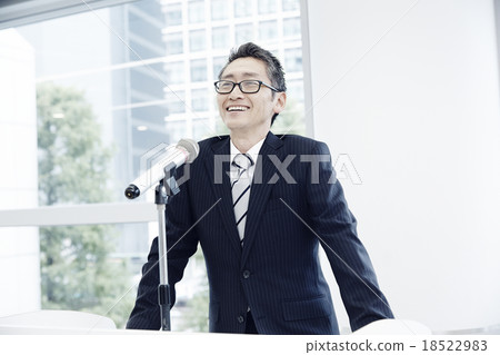 A man giving a speech 18522983