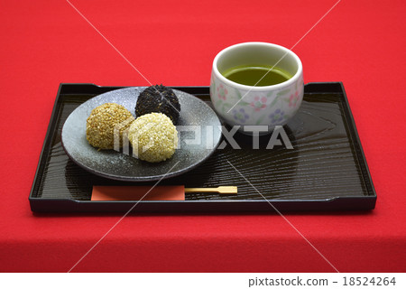 Japanese confectionery sesame dumplings 18524264