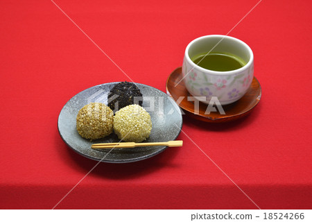 Japanese confectionery sesame dumplings 18524266