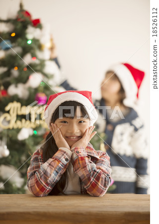 Christmas tree with children wearing Santa cap 18526112