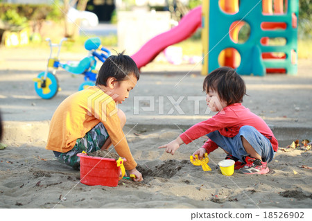 Children playing sandbag with friends 18526902