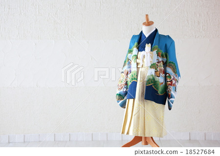 男孩和服右邊在旁邊 18527684