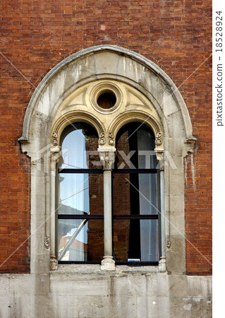 castle brick brown and window reflex 18528924
