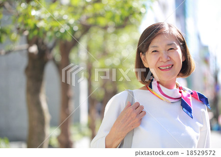 Energetic 60s lady 18529572
