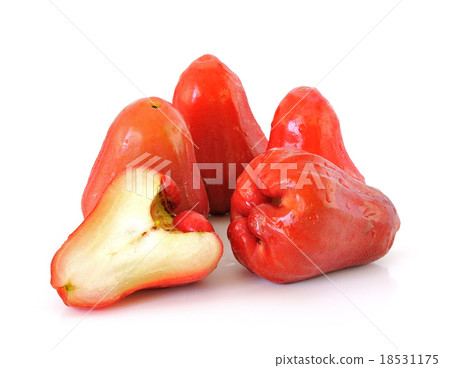Rose apples isolated on white background 18531175