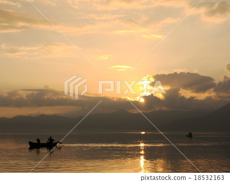 Canoeing at sunset 18532163