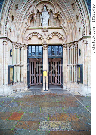 door southwark  cathedral in  old construction and 18532480