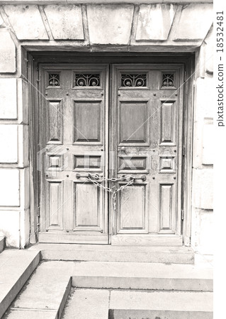 door st paul cathedral in london england door st paul cathedral in london england 18532481