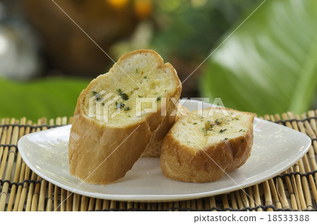 Slice of Garlic bread Slice of Garlic bread 18533388