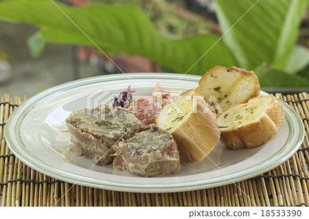 Grilled steak wrapped in bacon Grilled steak wrapped in bacon 18533390