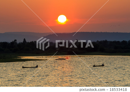 sun set sky in pasak dam lopburi thailand sun set sky in pasak dam lopburi thailand 18533418