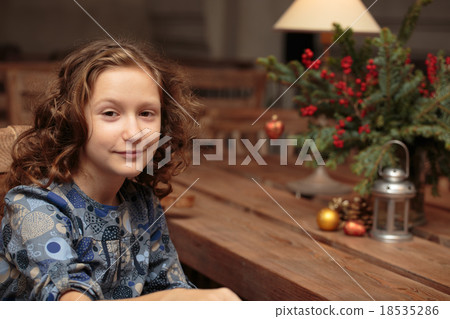 curly little girl 18535286