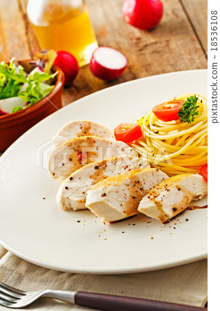 Pasta spaghetti 18536108