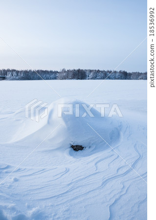 Wind snow pattern background 18536992