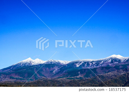 Shiretoko mountain range (Shari-cho Urie Lu) deepening in autumn Shiretoko mountain range (Shari-cho Urie Lu) deepening in autumn 18537175