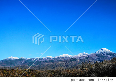 Shiretoko mountain range (Shari-cho Urie Lu) deepening in autumn Shiretoko mountain range (Shari-cho Urie Lu) deepening in autumn 18537176