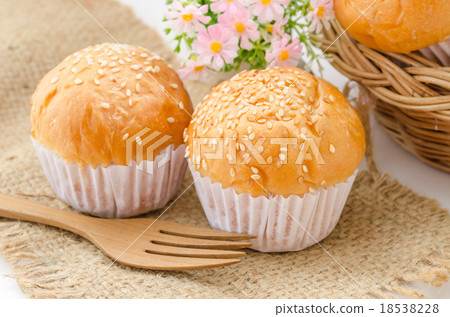 bread bun with white sesame 18538228